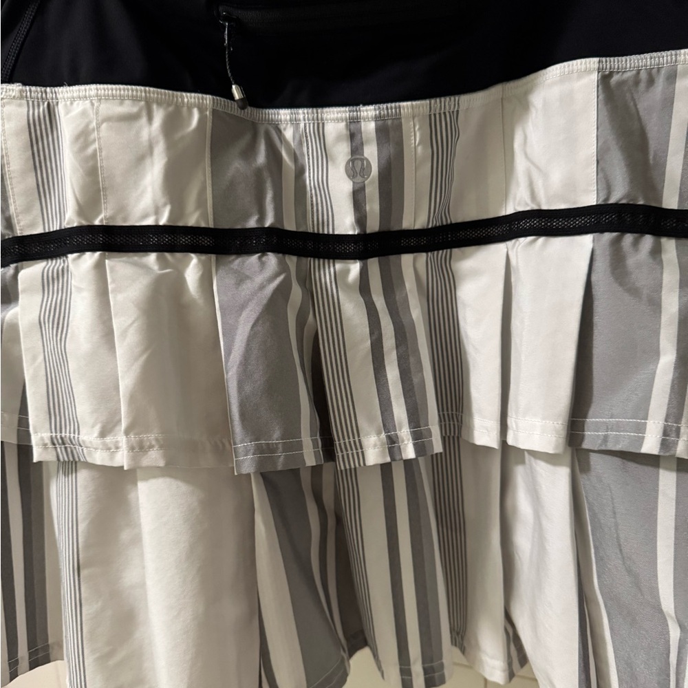 Lululemon Athletica Black and White Skater Mini Skirt - Picture 5 of 5